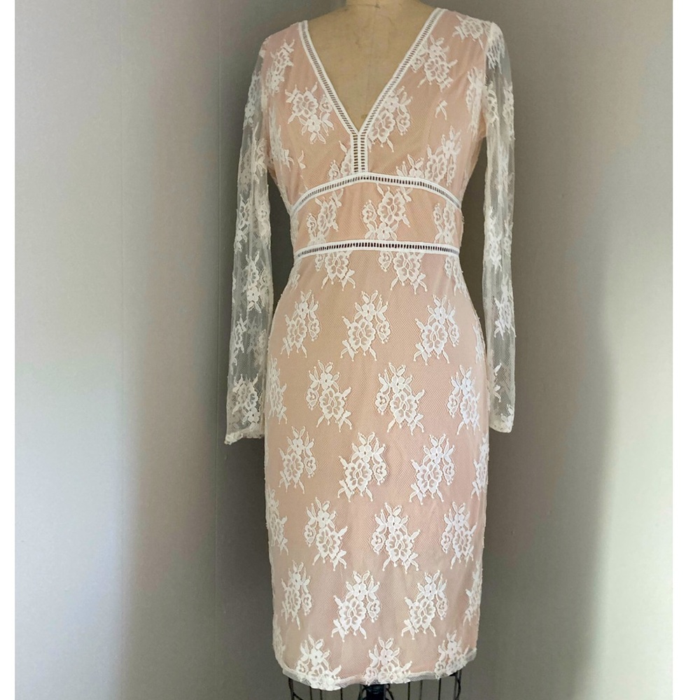 Flying Tomato lace dress